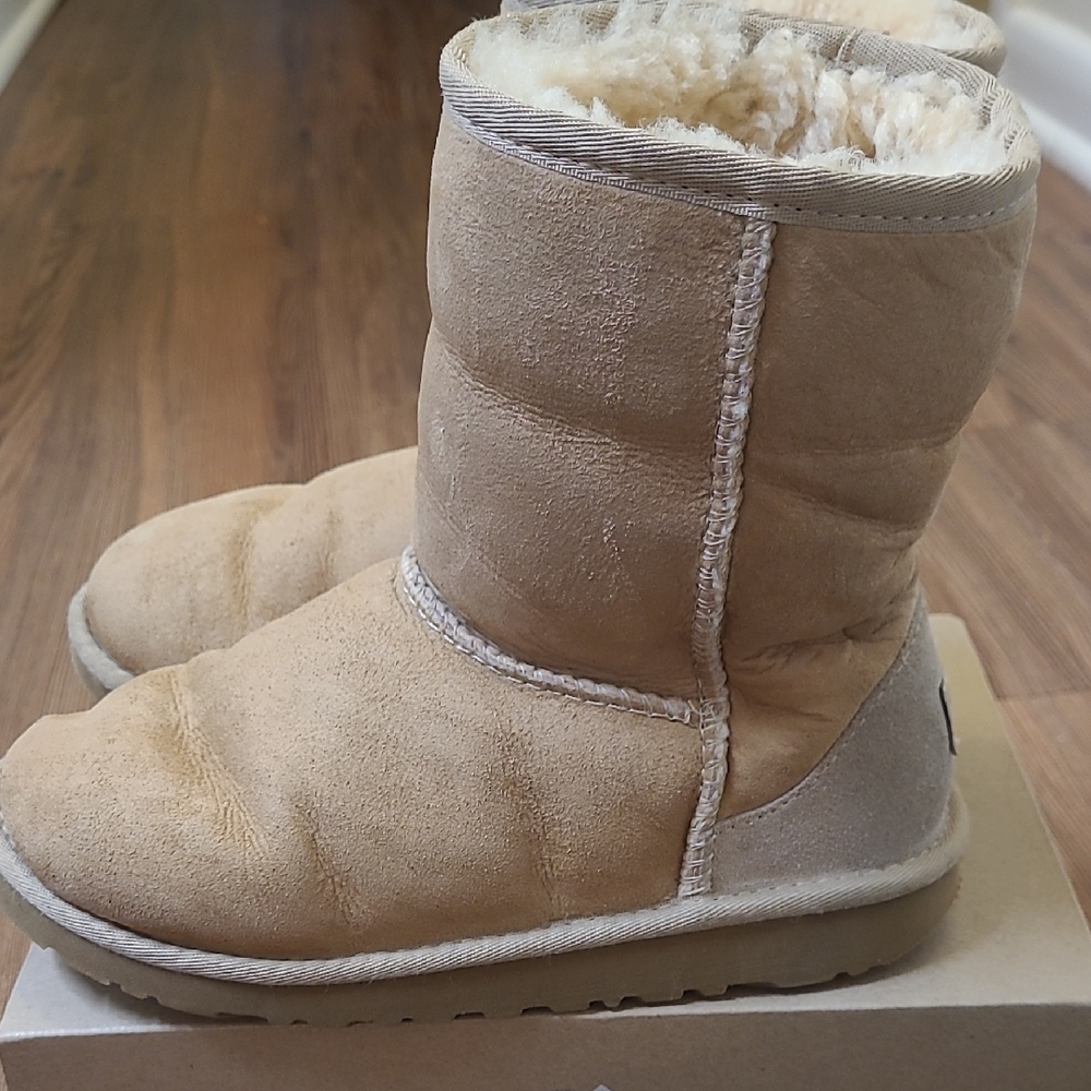 UGG‎ Tan Sole Logo Boot
